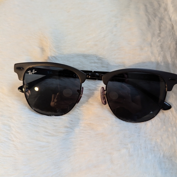 Ray-Ban Classic Black Sunglasses - Picture 1 of 3